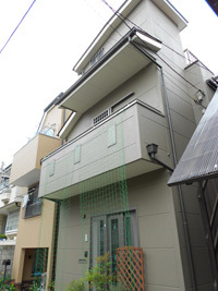 らせん階段のある家