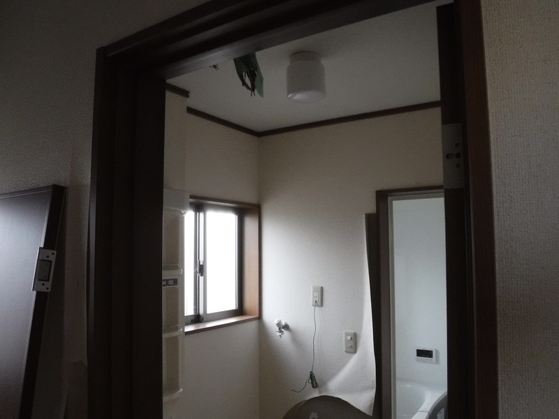 【Before】施工前の脱衣室です。