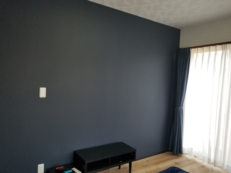 【After】和室から洋室へ変更し、子ども部屋へ。くすみカラーのアクセントクロスでカッコよく仕上がりました。