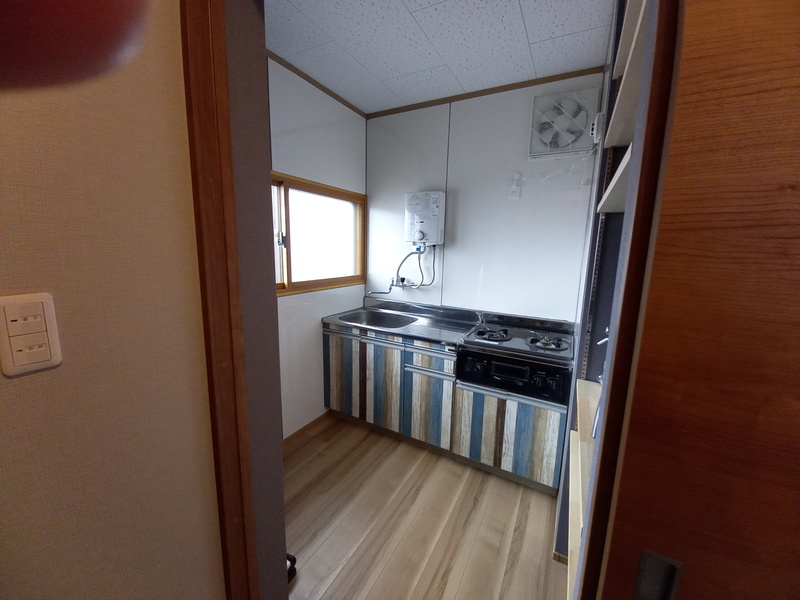 流し台はそのまま再利用!!カッティングシートでリメイクしました。
