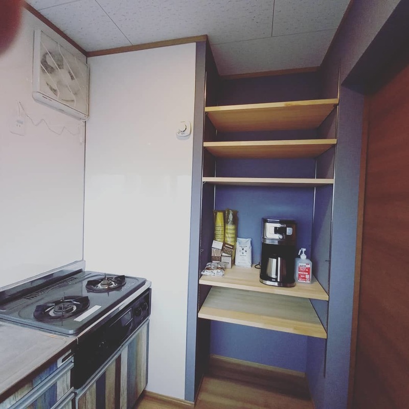 before　可動棚を取り付け収納スペースを作りました。