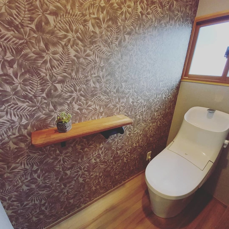 before　トイレの位置を変えました。アクセントクロスでアジアン風にしました。