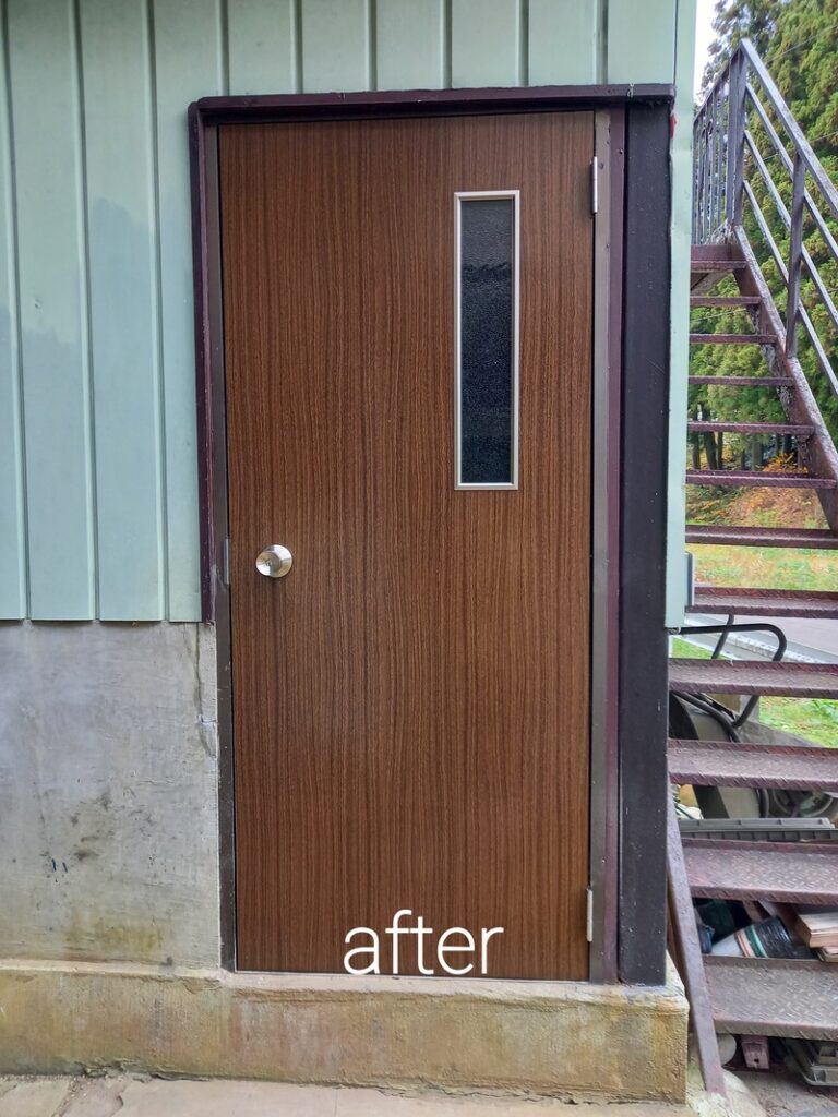 物置小屋のドア交換(*^^*)