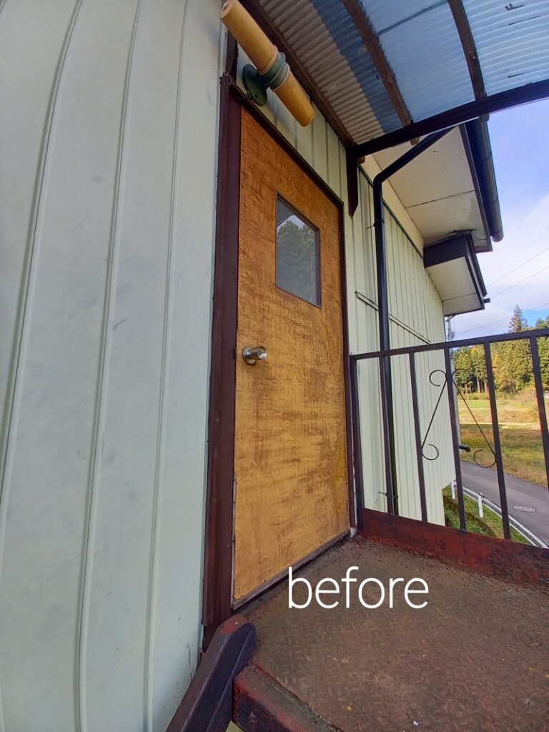 物置小屋のドア交換(*^^*)