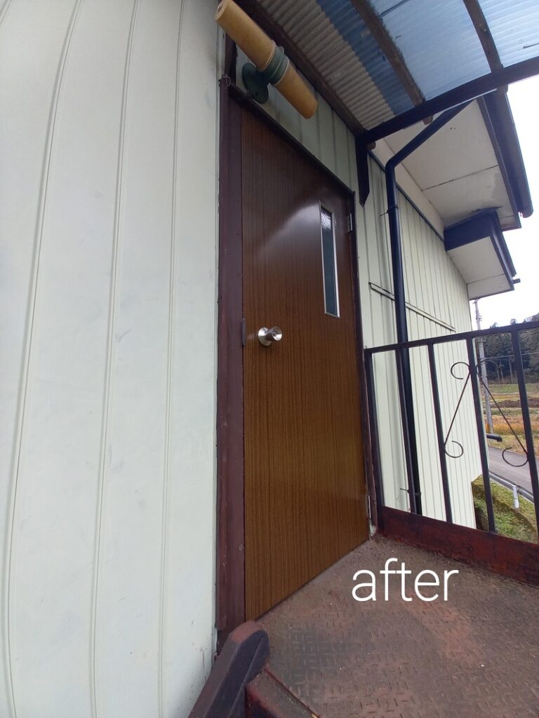 物置小屋のドア交換(*^^*)