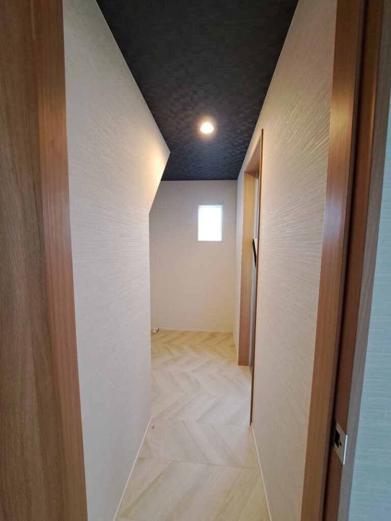 after　明るい脱衣室になりました。