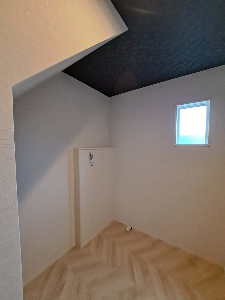 after　階段下に収納を設けました。