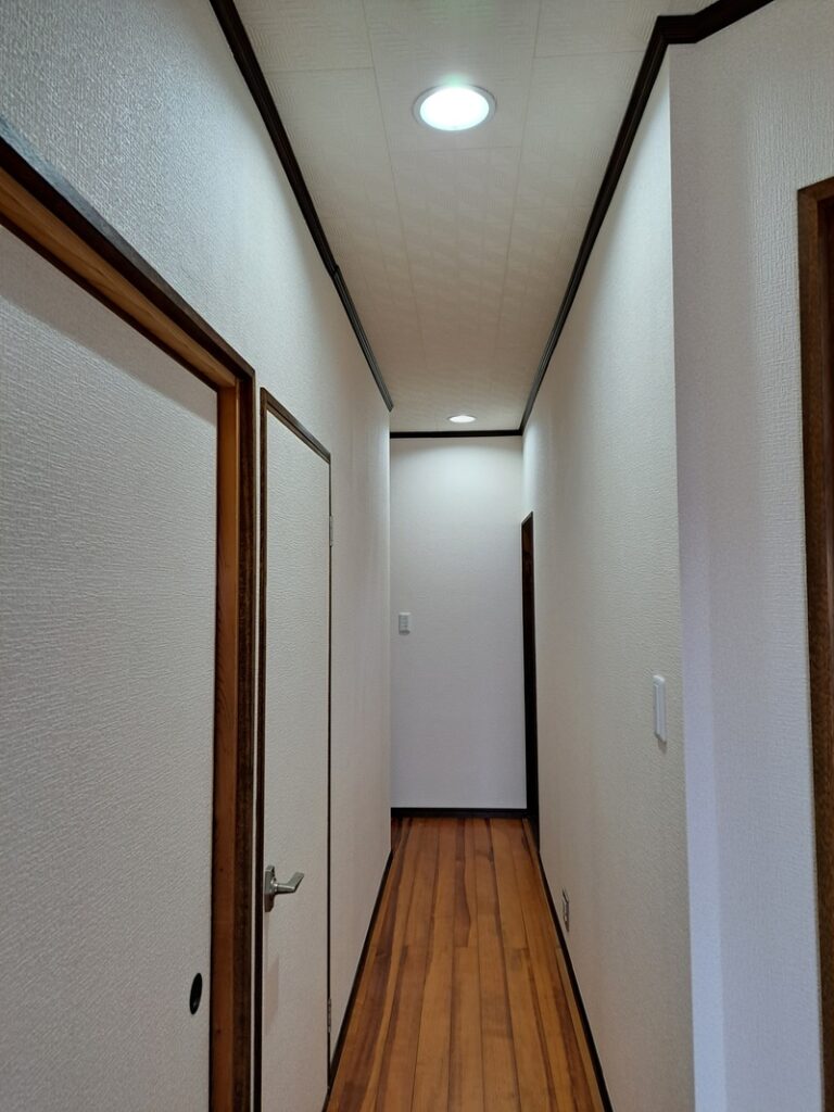 after　壁クロス張替え、照明交換