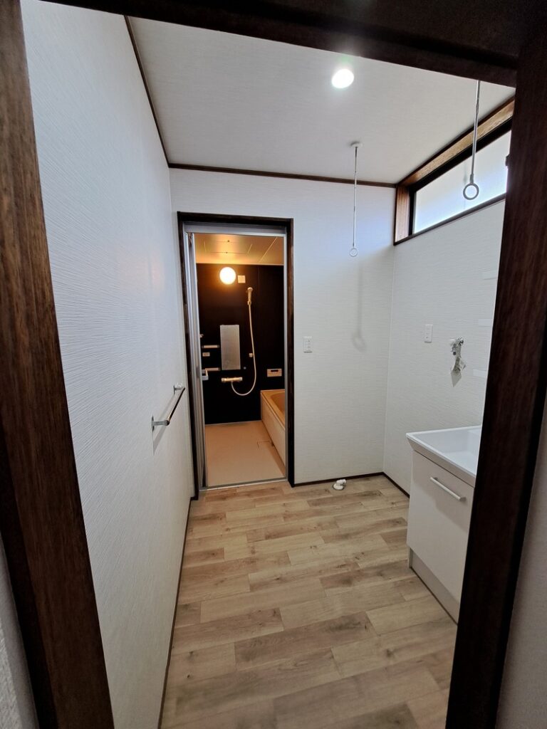 after　天井、壁クロス張替え、床、クッションフロア、器具交換、ホスクリーン取付け